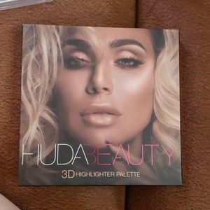 Huda Beauty 3 d Highlighter Palette PINK sands